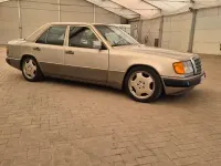 Gebraucht Mercedes 230 132 PS (97 kW) 1990 Gold Limousine