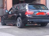 Gebraucht BMW 320 170 PS (125 kW) 2010 Schwarz Kombi