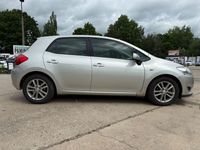 Gebraucht Toyota Auris Life 132 PS (97 kW) 2010 Silber Limousine