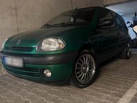 Gebraucht Renault Clio II 58 PS (42 kW) 2001 Grün Kleinwagen