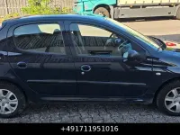 Gebraucht Peugeot 206 Basis 75 PS (55 kW) 2010 Schwarz Limousine