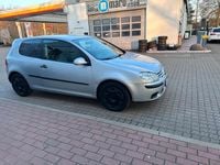 Second-hand VW Golf IV 75 CP (55 kW) 2004 Argintiu Hatchback
