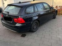 Gebraucht BMW 318 143 PS (105 kW) 2011 Schwarz Kombi