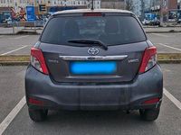 Gebraucht Toyota Yaris 69 PS (50 kW) 2013 Grau Kleinwagen