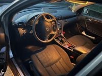 Gebraucht Mercedes 220 150 PS (110 kW) 2005 Silber Limousine