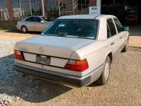 Gebraucht Mercedes E300 180 PS (132 kW) 1989 Silber Limousine