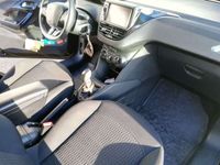 gebraucht Peugeot 208 Style BLUEHDI 100 4-türig