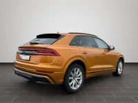 Używany Audi Q8 S-Line 381 KM (280 kW) 2022 Pomarańczowy SUV