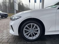 Gebraucht BMW 318 156 PS (114 kW) 2025 Alpinweiss uni Limousine