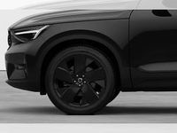 Neu Volvo XC40 Plus 163 PS (119 kW) 2026 Schwarz (onyx black / metallic) SUV