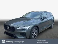 Gebraucht Volvo V60 Plus 197 PS (144 kW) 2025 Forest lake metallic Kombi