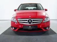 Gebraucht Mercedes B180 122 PS (89 kW) 2013 Rot Van / Kleinbus