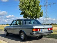 Gebraucht Mercedes 250 140 PS (102 kW) 1983 Silber Limousine