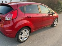 Gebraucht Ford Fiesta Celebration 101 PS (74 kW) 2016 Rot Kleinwagen