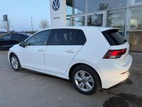 Gebraucht VW Golf VIII Active 131 PS (96 kW) 2023 Weiß Limousine