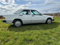 Gebraucht Mercedes E500 160 PS (117 kW) 1991 Weiß Limousine