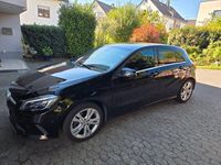 Gebraucht Mercedes A180 122 PS (89 kW) 2016 Schwarz Limousine