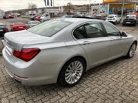 gebraucht BMW 750 i xDrive 4.4 V8 *HEAD-UP+Glas-SHD+LEDER+2.HD*