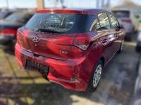 Gebraucht Hyundai i20 Trend 120 PS (88 kW) 2017 Red passion / mic Kleinwagen