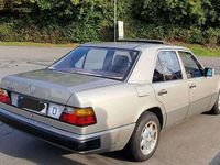 Gebraucht Mercedes E230 132 PS (97 kW) 1990 Grau Limousine