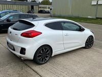Używany Kia Ceed 204 KM (150 kW) 2013 Biały Hatchback