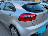 Gebraucht Kia Rio 85 PS (62 kW) 2013 Silber Kleinwagen