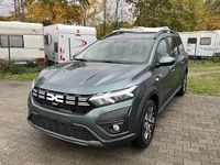 Neu Dacia Jogger Expression 122 PS (89 kW) 2025 Grün Van / Kleinbus
