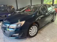 Gebraucht Opel Astra Edition 116 PS (85 kW) 2015 Grün Limousine