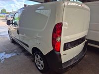 Gebraucht Fiat Doblò Basis 90 PS (66 kW) 2013 Colore esterno (weiß) Van / Kleinbus