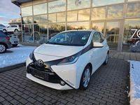 Gebraucht Toyota Aygo X-play 69 PS (50 kW) 2017 Weiß Kleinwagen