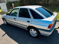 Używany Ford Escort 60 KM (44 kW) 1992 Srebrny Sedan/Limuzyna
