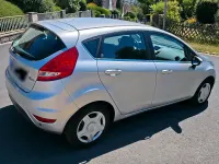 Gebraucht Ford Fiesta Ghia 96 PS (70 kW) 2009 Silber Kleinwagen