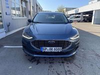 Gebraucht Ford Focus Titanium 125 PS (91 kW) 2023 Chrome blue metallic Limousine
