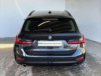 Gebraucht BMW 318 Advantage 150 PS (110 kW) 2022 Black sapphire metallic Kombi