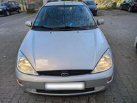 Second-hand Ford Focus 115 CP (84 kW) 2001 Argintiu Berlinǎ