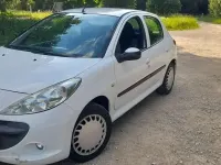 Gebraucht Peugeot 206 Basis 75 PS (55 kW) 2009 Weiss banquise/flach standard Kleinwagen