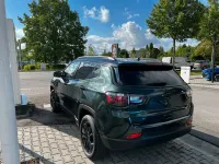 Neu Jeep Compass 179 PS (131 kW) 2025 Grün SUV