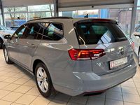 Gebraucht VW Passat R 150 PS (110 kW) 2022 Grau Kombi
