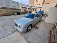 Gebraucht Mercedes E200 Classic 163 PS (119 kW) 2001 Silber Limousine