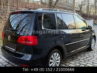Gebraucht VW Touran Highline 105 PS (77 kW) 2012 Schwarz Van / Kleinbus