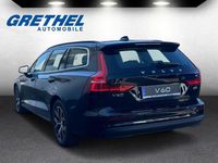 Gebraucht Volvo V60 Core 163 PS (119 kW) 2024 Onyx black / (schwarz) metallic Kombi