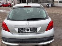 Gebraucht Peugeot 207 95 PS (69 kW) 2008 Silber Limousine
