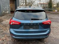 Gebraucht Ford Focus Cool & Connect 125 PS (91 kW) 2020 Blau Limousine