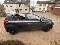 Gebraucht Hyundai i20 Edition 86 PS (63 kW) 2013 Grau Kleinwagen