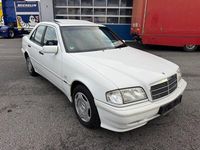 Gebraucht Mercedes C220 Classic 125 PS (91 kW) 1999 Weiß Limousine