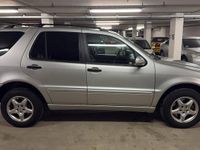 Gebraucht Mercedes ML270 163 PS (119 kW) 2002 Silber SUV