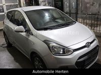 Gebraucht Hyundai i10 Edition 67 PS (49 kW) 2015 Silber Kleinwagen