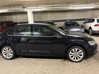 Gebraucht VW Jetta Comfortline 140 PS (102 kW) 2013 Schwarz Limousine