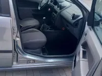 Używany Ford Fiesta Ambiente 101 KM (74 kW) 2002 Szary Hatchback