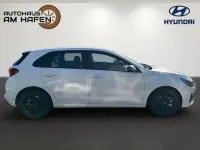Gebraucht Hyundai i30 Advantage 101 PS (74 kW) 2024 Atlas white / sol Limousine